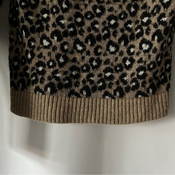 ASOS Women’s Knit Leopard Print Off-The-Shoulder Sweater Size 4 - Picture 6 of 9